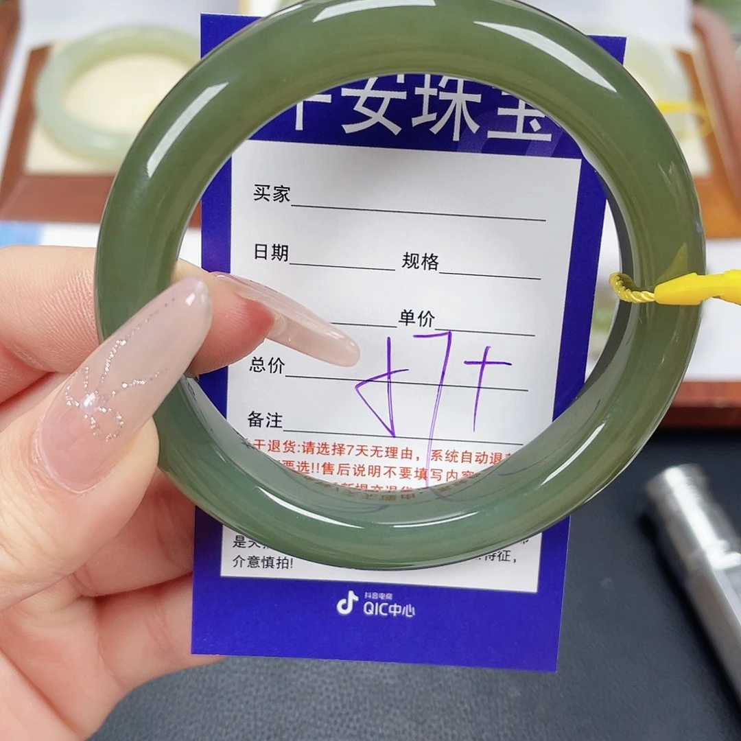 和田玉未镶嵌手镯