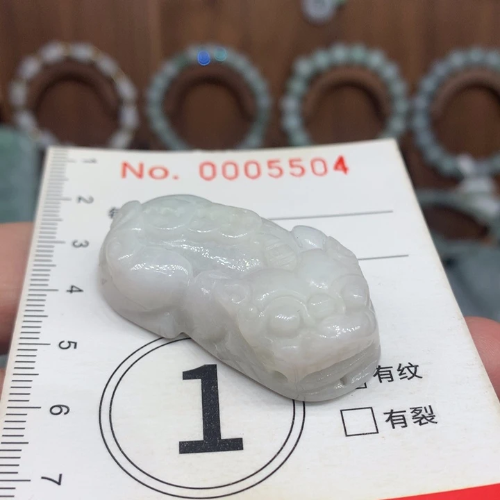 颈饰未镶嵌翡翠微瑕