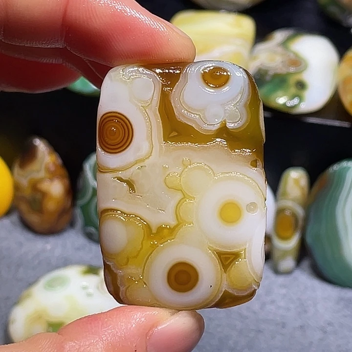 玛瑙/玉髓未镶嵌珠宝奇石