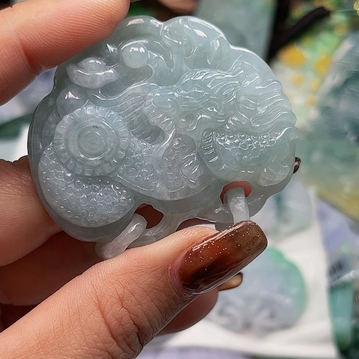 翡翠未镶嵌颈饰挂件