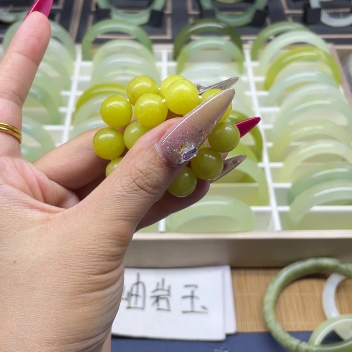 蛇纹石玉未镶嵌手镯下*天