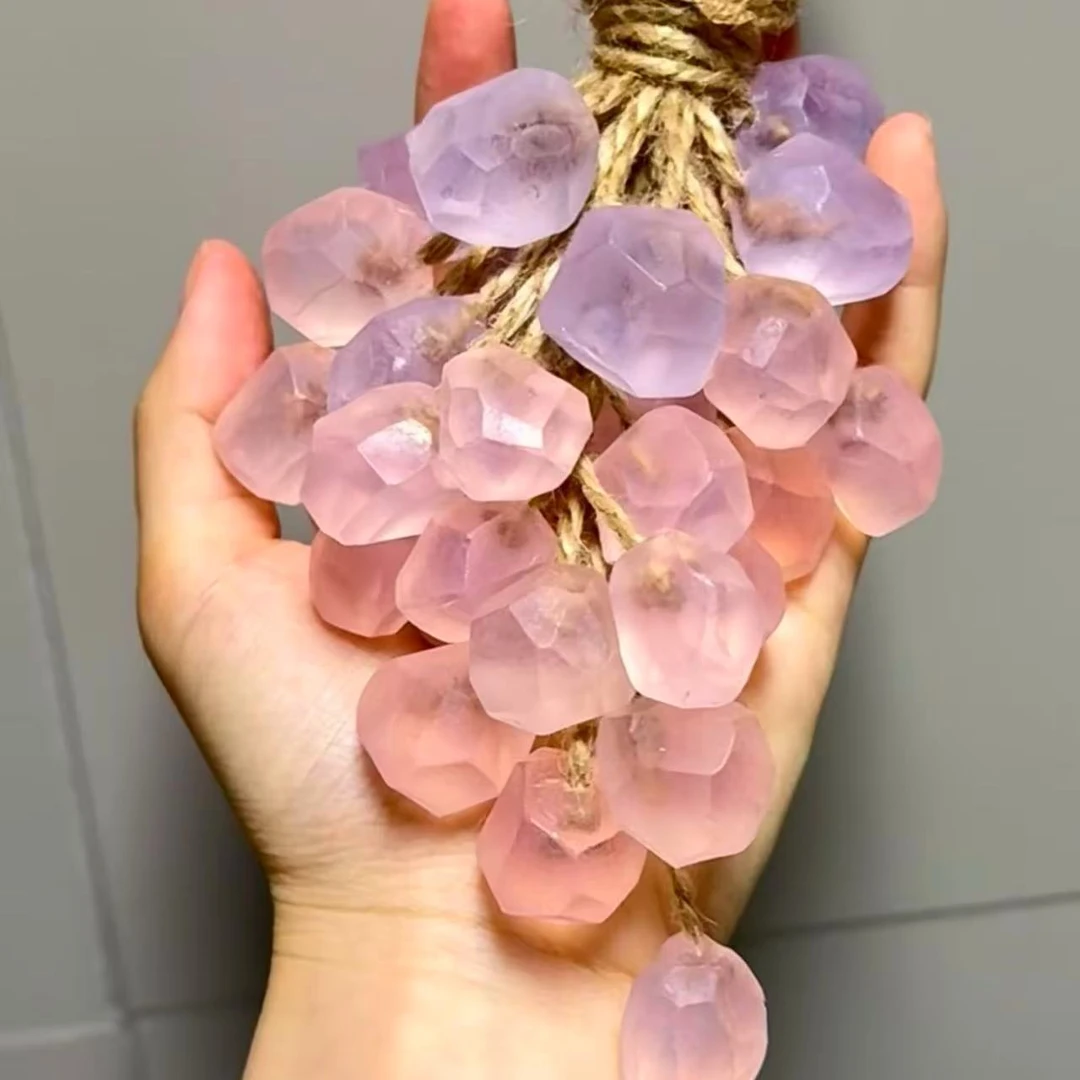 新疆包邮家用水晶葡萄香皂草莓串粉水晶香薰精油皂可挂可洗搞颜值