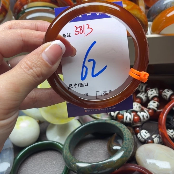 玛瑙/玉髓手镯未镶嵌I****璨
