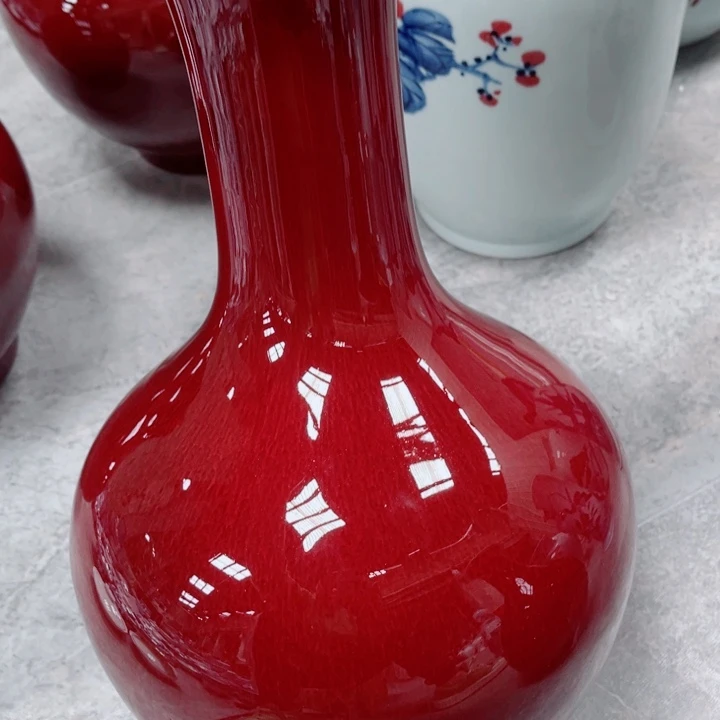青花玲珑郎红花瓶