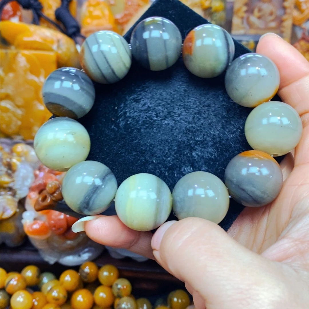 未镶嵌石英质玉（黄龙玉）颈饰