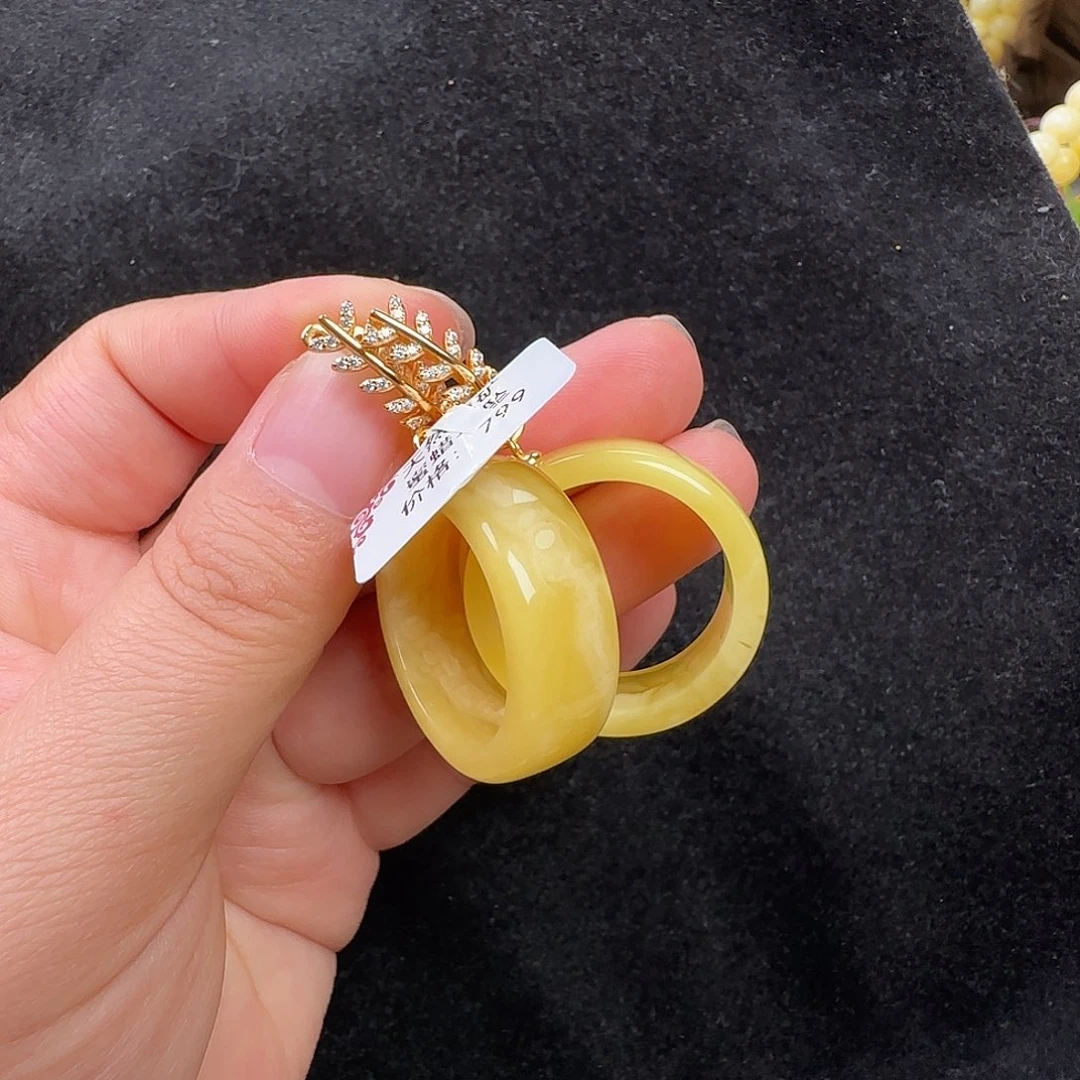 蜜蜡未镶嵌珠宝奇石