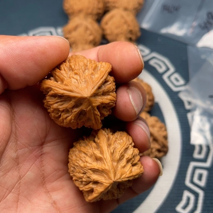 文玩核桃吊坠?**哥三棱