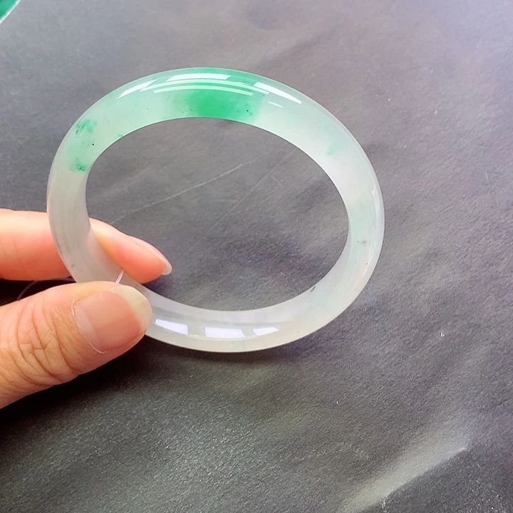 未镶嵌手镯石英质玉