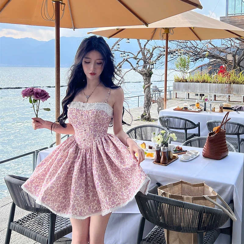 熊熊【花季少女】明媚甜美西装料碎花蕾丝花边V腰吊带蓬蓬连衣裙