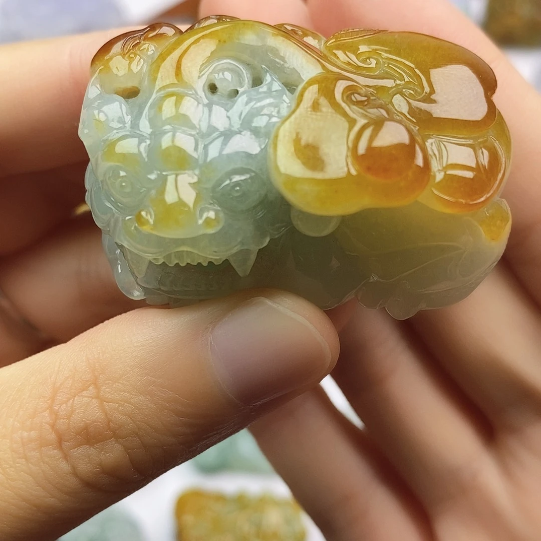 翡翠未镶嵌颈饰貔貅