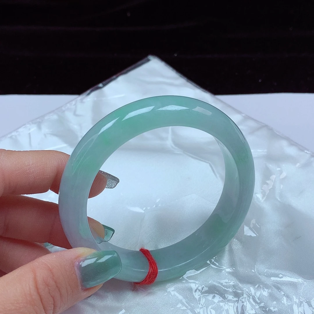 翡翠手镯未镶嵌圈口57