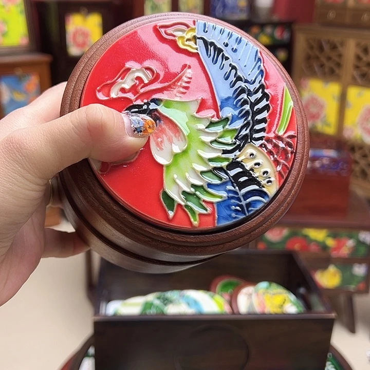 敏***橞陶旋转首饰盒好看的