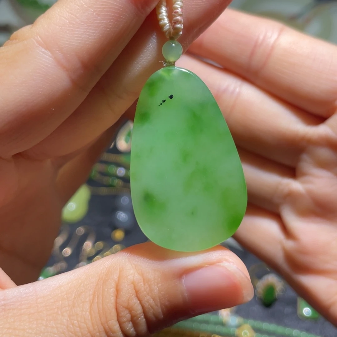和田玉（碧玉）未镶嵌颈饰乌蓝海苹果绿无事牌吊坠