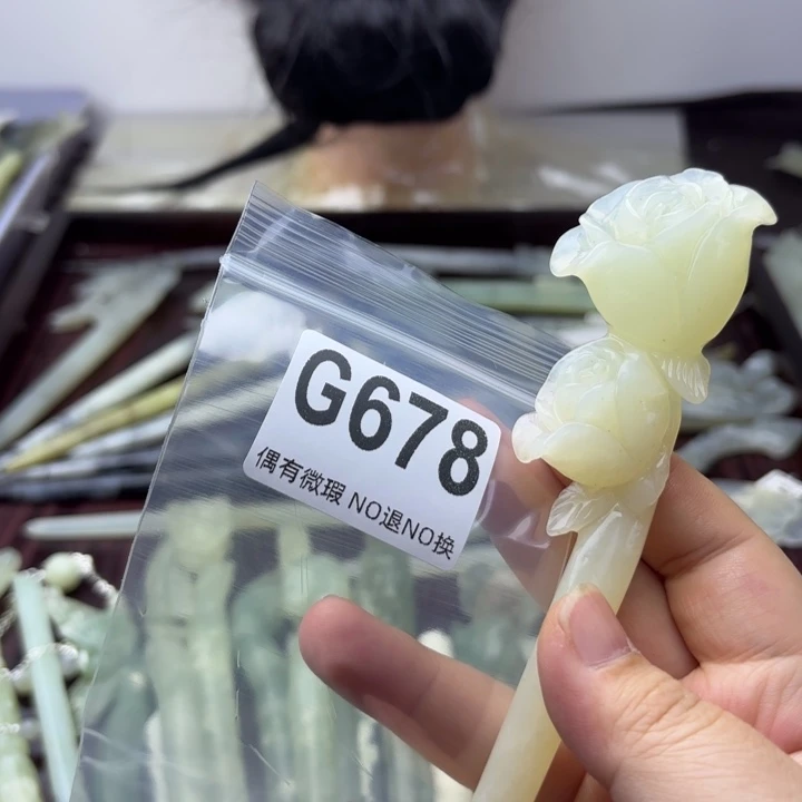 蛇纹石玉发饰合金暴**妮