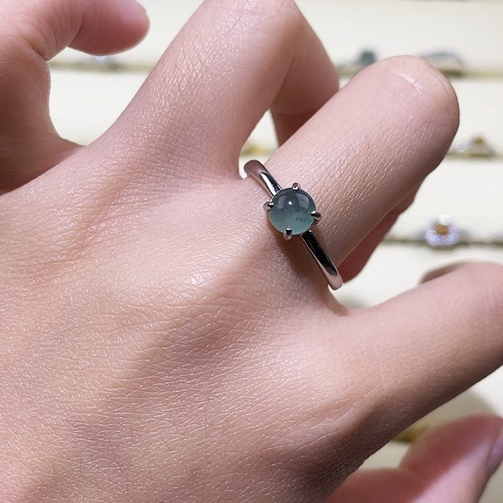 颈饰未镶嵌翡翠戒指