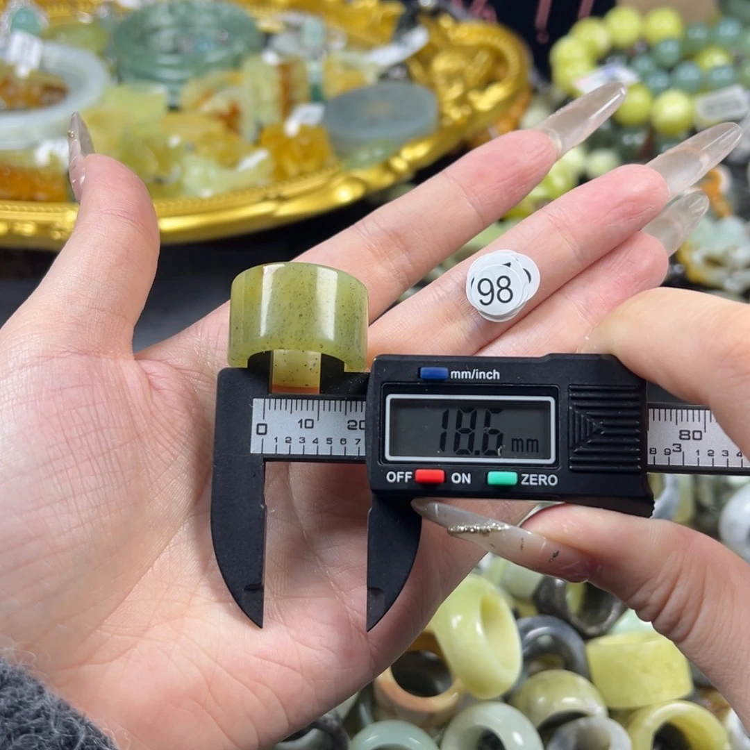 蛇纹石玉未镶嵌戒指