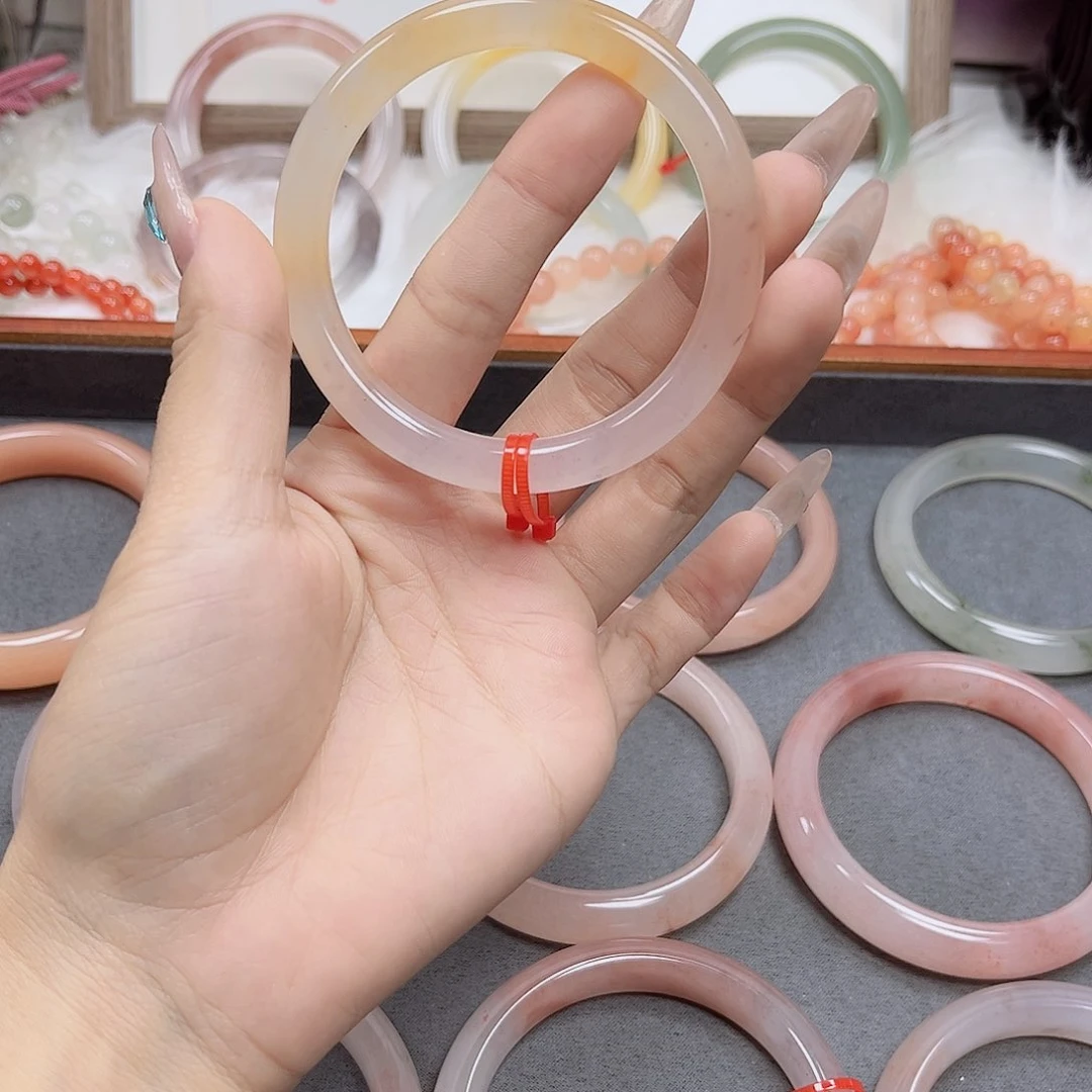 石英质玉手镯未镶嵌春****睡
