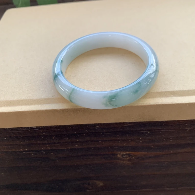 冰透细腻飘花手镯，特价6980圈口56.5-12.1-8，天然翡翠缅A完美