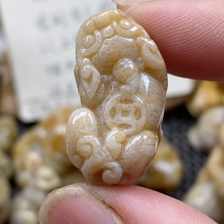 颈饰未镶嵌硅化珊瑚（珊瑚玉）小