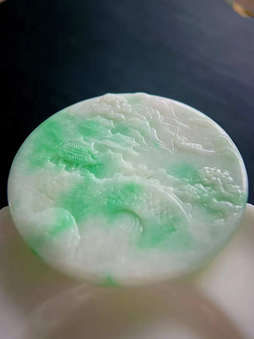 飘绿山水牌挂件精雕仿古精美俏色