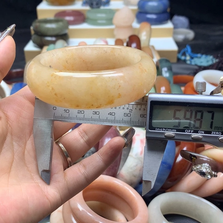 未镶嵌手镯石英质玉