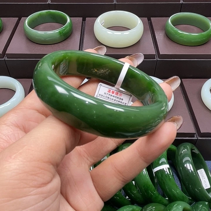 和田玉（碧玉）未镶嵌手镯