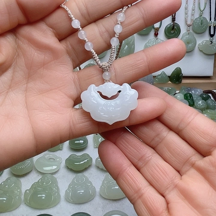 和田玉未镶嵌颈饰