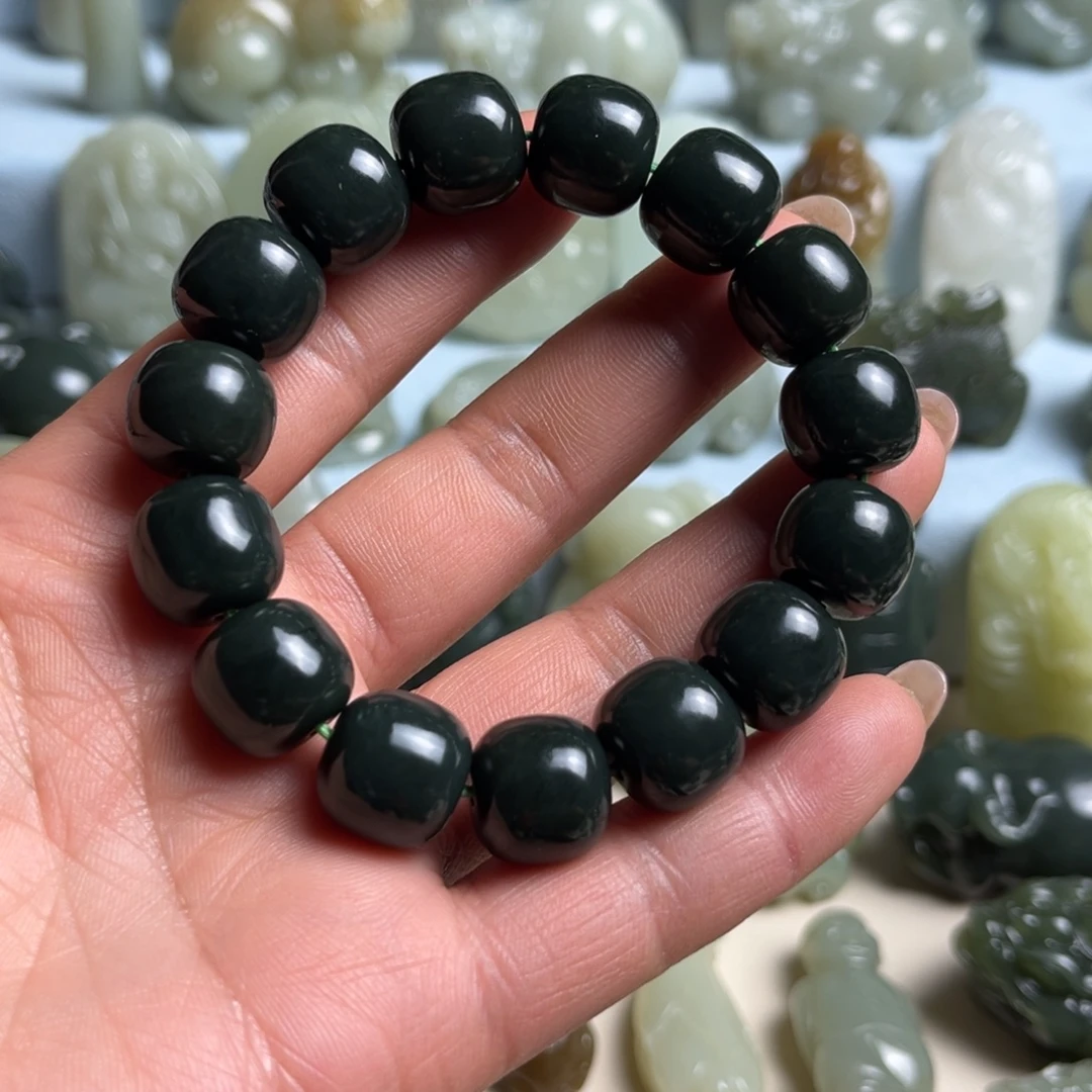 和田玉未镶嵌把件