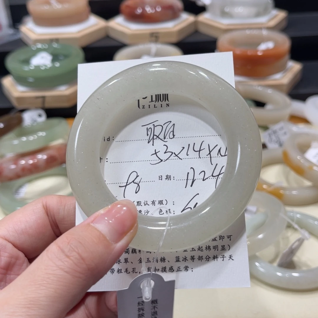 未镶嵌手镯石英质玉取*