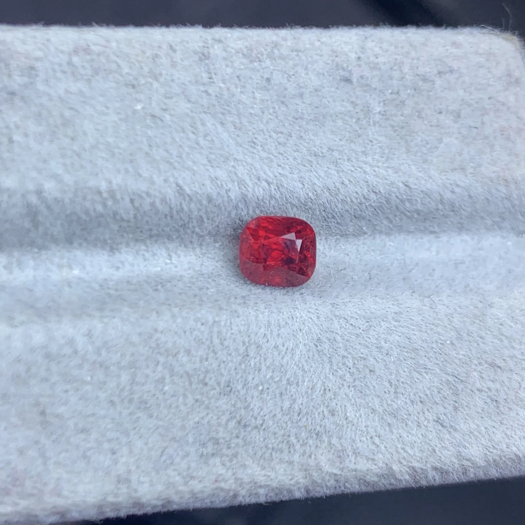 天然彩宝绝地武士尖晶石裸石 枕形4.8x5.1重0.78ct 可配金托银托