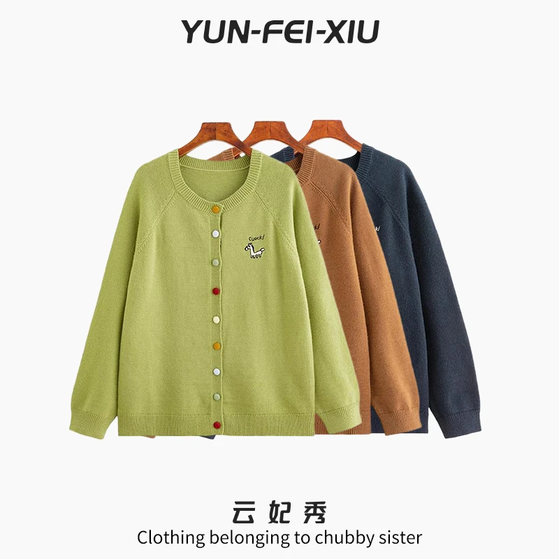 云妃秀大码女装针织衫圆领刺绣小马彩色扣宽松显瘦胖妹妹秋23631