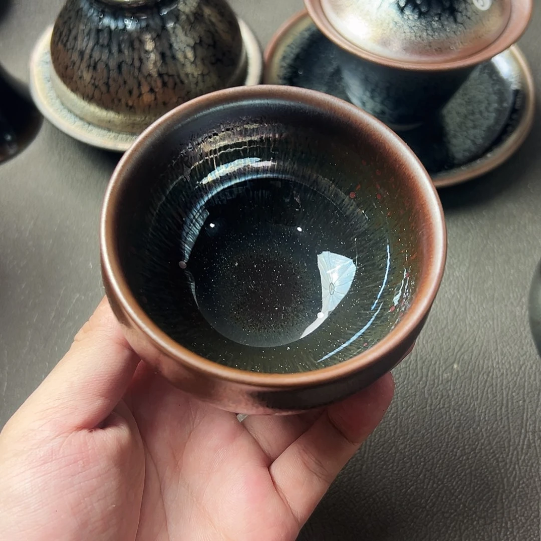 茶盏好想和您聊聊我也没去上班