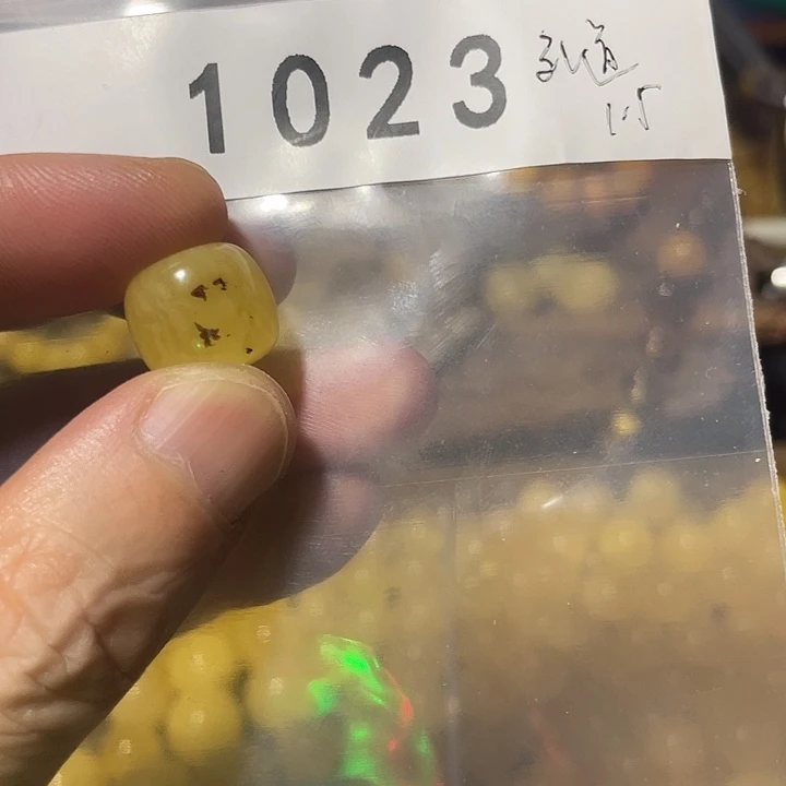 琥珀未镶嵌珠宝奇石13.6老型瑕疵蜜蜡单珠
