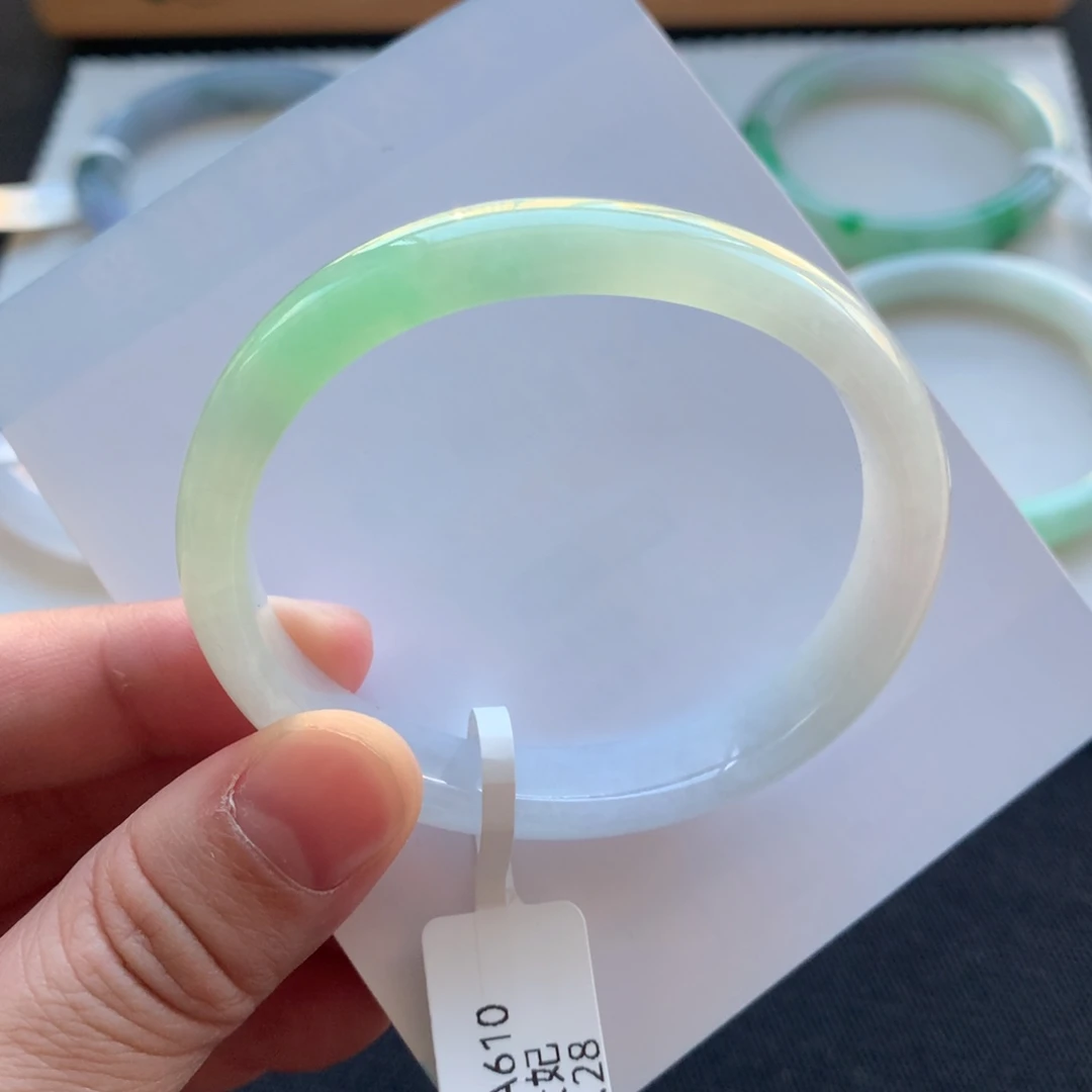 翡翠未镶嵌手镯6号54.1贵