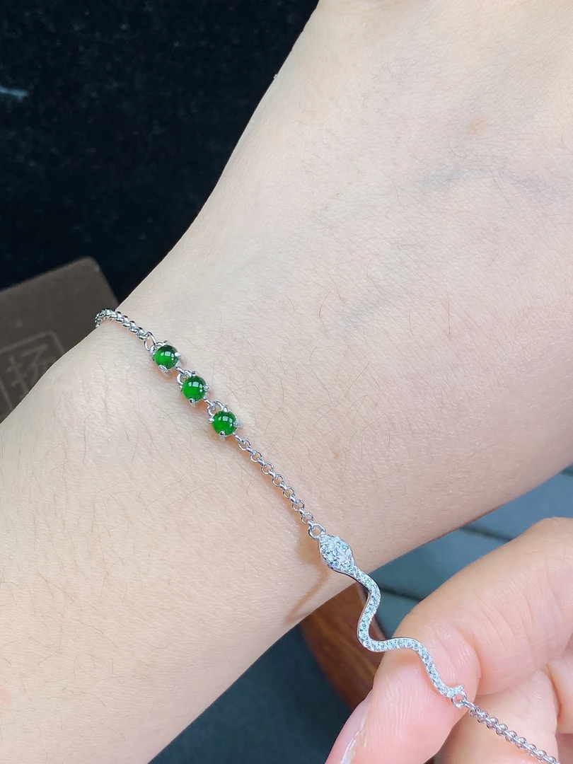 天然翡翠A货阳绿小蛇设计款手链通体S925银镶嵌