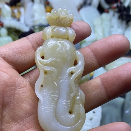 未镶嵌和田玉（糖玉）车挂