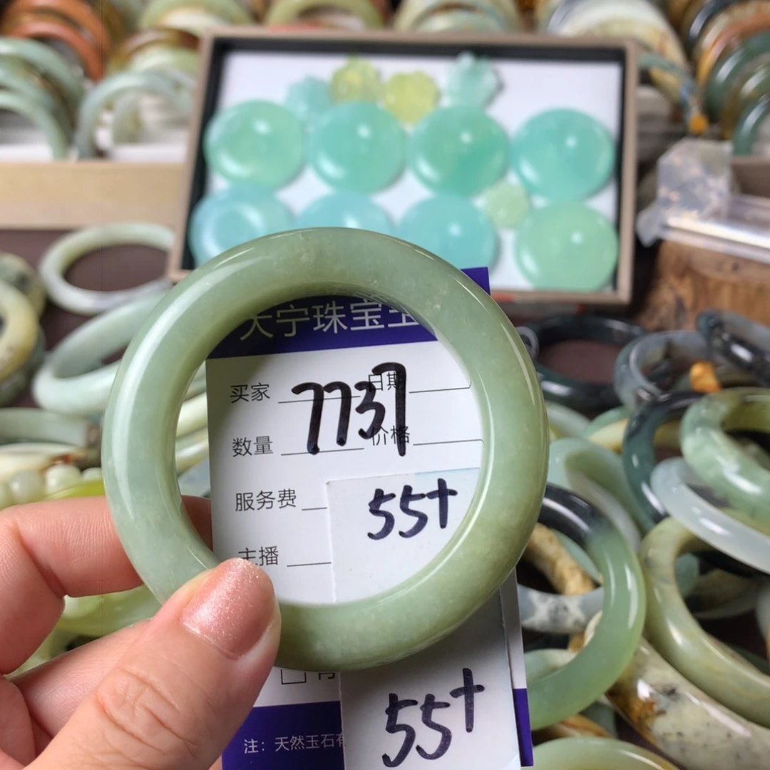 蛇纹石玉手镯未镶嵌7737