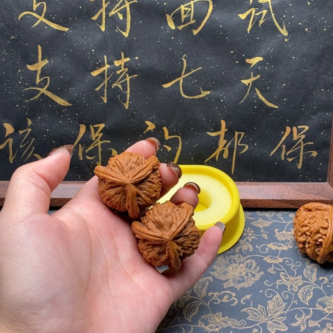 吊坠文玩核桃天*?白狮子