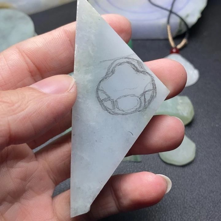 翡翠未镶嵌颈饰翡翠未镶嵌颈饰