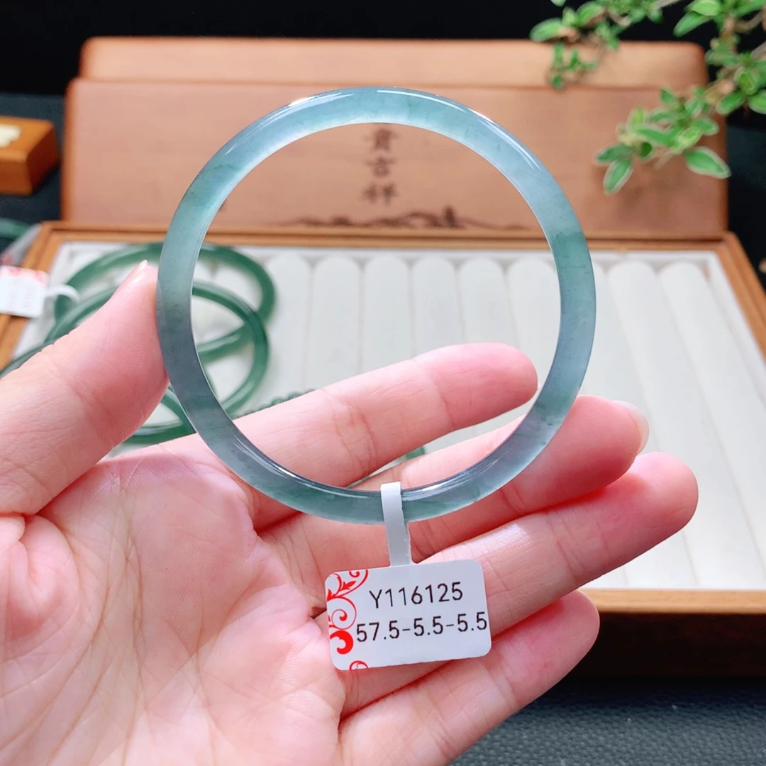 翡翠未镶嵌手镯（圆镯）