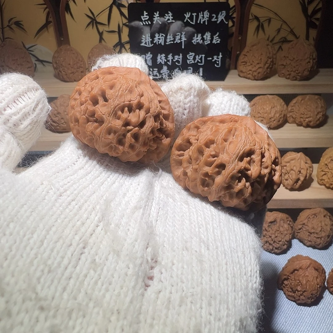 文玩核桃吊坠老款宫灯（无药红皮）