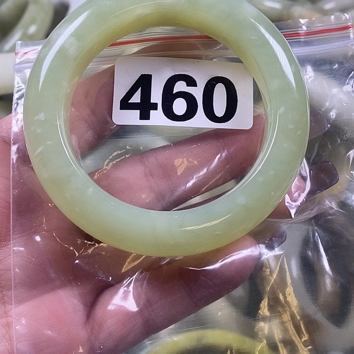 见***。蛇纹石玉未镶嵌手镯