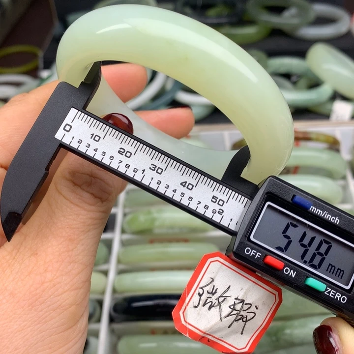 蛇纹石玉未镶嵌手镯396