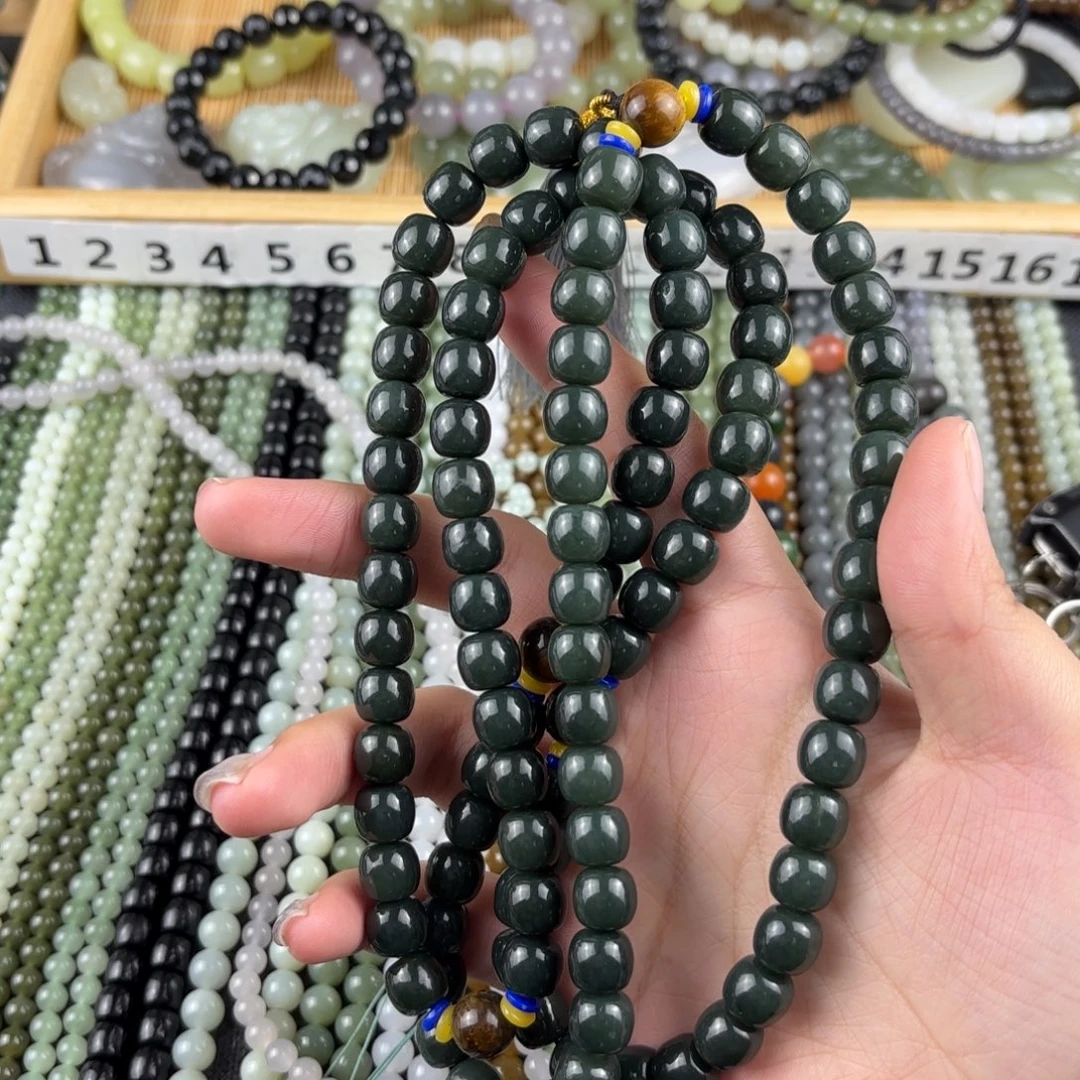 r***g和田玉未镶嵌颈饰