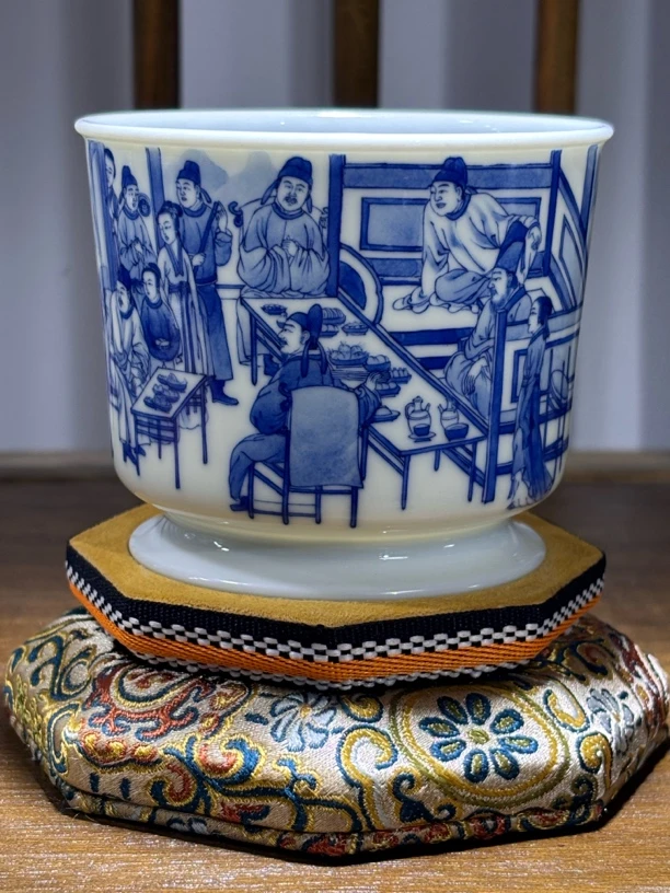 青花手绘韩熙载夜宴图容天杯