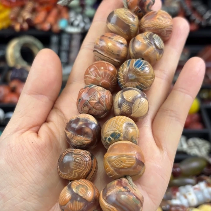 用***6玛瑙/玉髓未镶嵌颈饰