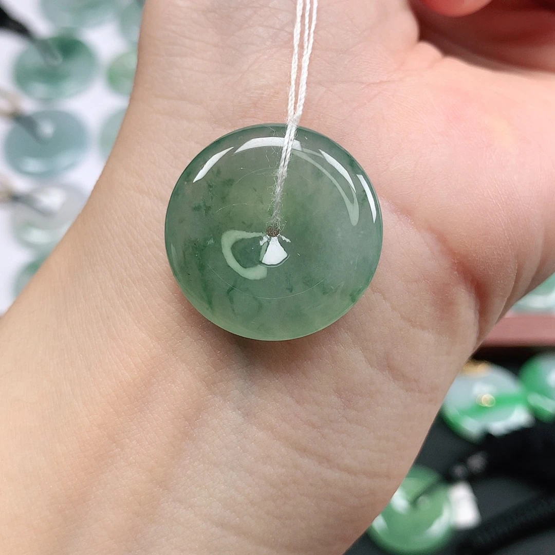 翡翠颈饰未镶嵌平安