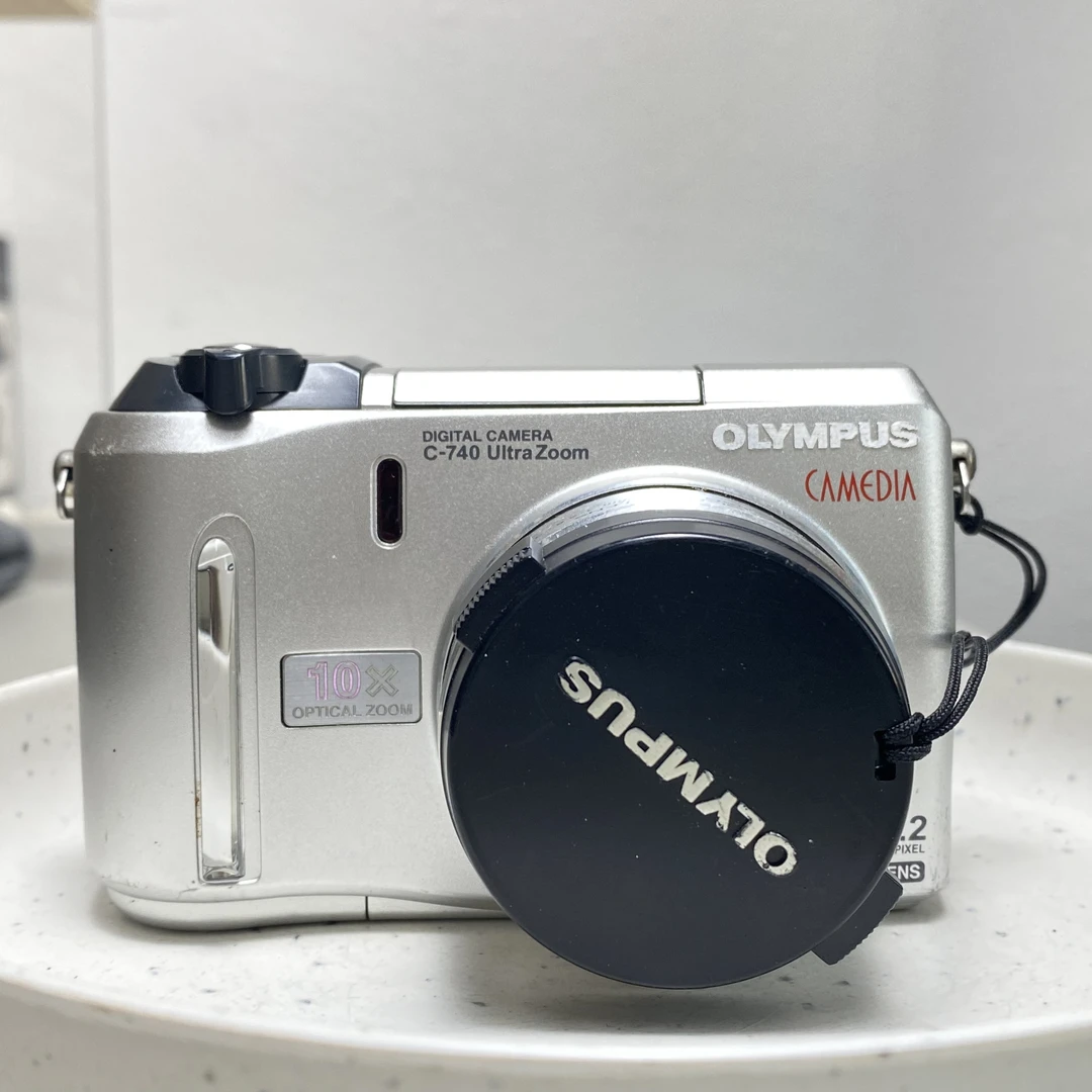 9新 Olympus/奥林巴斯 奥林巴斯C740自备4节5号电池和读卡器