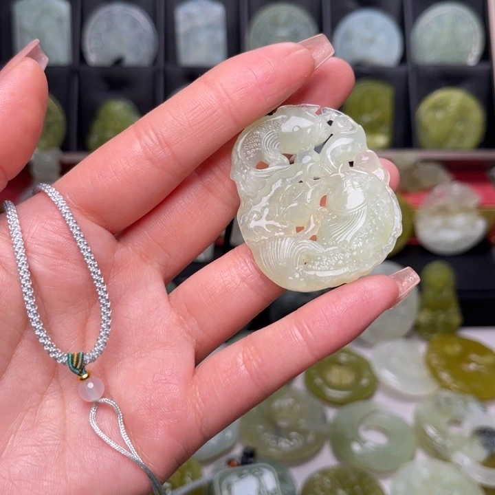 岫玉未镶嵌吊坠(赠链)悦****》