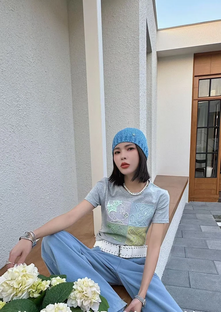 2025新款显瘦镶钻四格渐变米奇时尚圆领夏季休闲